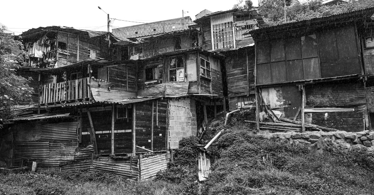 Cover Image for Exploring the Haunting Beauty of Abandoned Homes: Uncovering Forgotten Stories